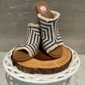 🟡Yellow Box Slide On Mule🟡